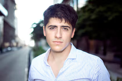 <em>LUIS LOPEZ</em>
